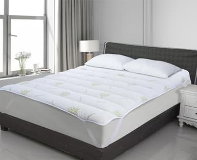 Topper Una Piazza e Mezza 130 x 200 Aloe Vera Correttore Materasso Anallergico Fresco e Traspirante in Microfibra con Elastici Extra Morbido (Una Piazza e Mezza)